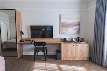 Standard Room, 1 King Bed