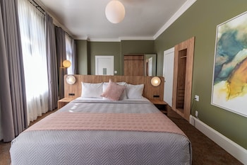 Suite, 1 King Bed, City View
