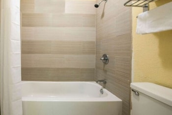 Standard Room, 2 Queen Beds, Non Smoking