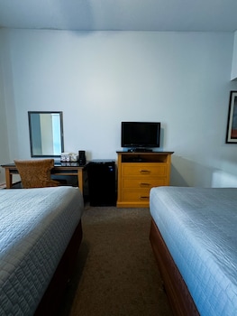 Standard Double Room, 2 Queen Beds (Rear Facing)