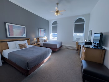 Deluxe Room, 2 Queen Beds (Front Facing)