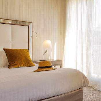 Junior Suite (Garden and pool view)
