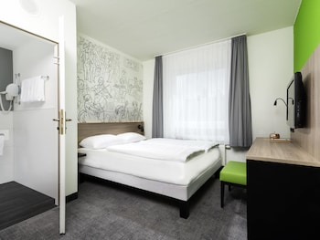 Standard Suite, Multiple Beds