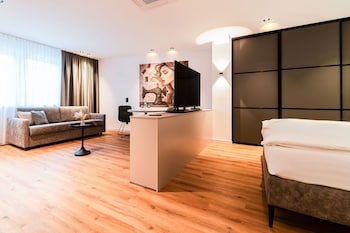 Deluxe Studio