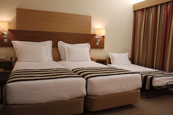 Family Room, 3 Twin Beds, Non Smoking (2 Adults + 1 Child up to 12 Years Old)