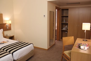 Family Room, 3 Twin Beds, Non Smoking (2 Adults + 1 Child up to 12 Years Old)
