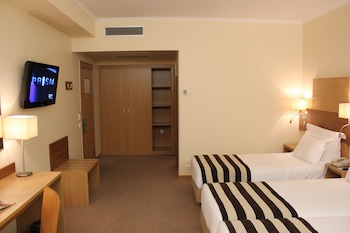 Family Room, 3 Twin Beds, Non Smoking (2 Adults + 1 Child up to 12 Years Old)