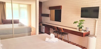 Deluxe Room, Partial Ocean View