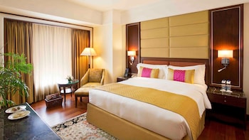 Classic Room, 1 King Bed, Club Lounge Access