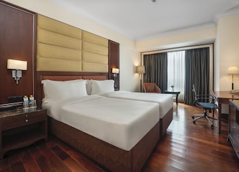 Classic Room, 2 Twin Beds, Pool View