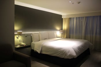 Superior Room, 1 King Bed