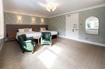 Family Room (2 Adults + 1 Child)