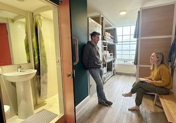 1 bed in 6 Bedded Shared dormitory, Private Bathroom