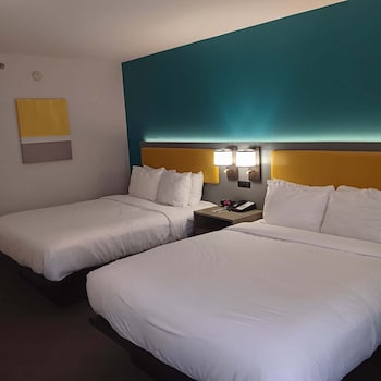 Room, 2 Queen Beds, Non Smoking