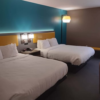 Room, 2 Queen Beds, Non Smoking