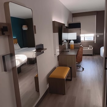 Room, 2 Queen Beds, Non Smoking