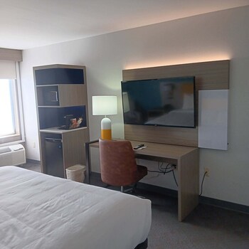 Standard Room, 1 King Bed, Non Smoking