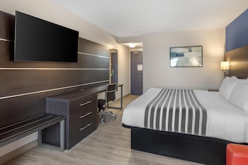 Standard Room, 1 King Bed, Non Smoking, Refrigerator