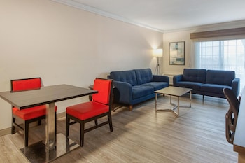 Suite, 1 King Bed, Non Smoking, Jetted Tub