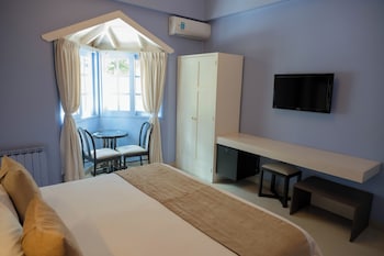 Standard Room, 1 Queen Bed