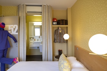 Superior Double Room (Castle or Garden View)