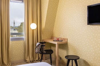 Superior Double Room (Castle or Garden View)
