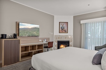 Standard Room, 1 King Bed, Accessible, Balcony