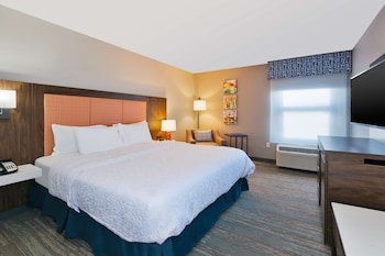 Suite, 1 King Bed, Accessible, Bathtub