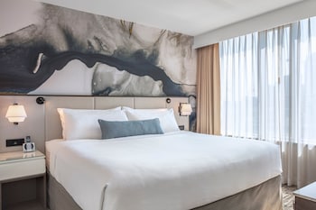 Suite, 1 King Bed, City View