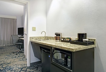 Deluxe Suite, 1 King Bed with Sofa bed, Corner