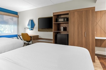 Standard Room, 2 Queen Beds (Top Floor)