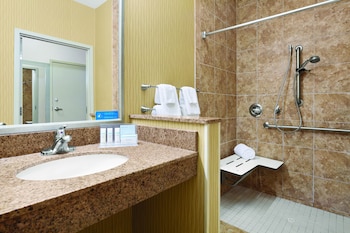 Room, 2 Queen Beds, Accessible (Roll-in Shower)