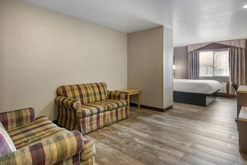 Suite, 1 King Bed, Non Smoking, Jetted Tub