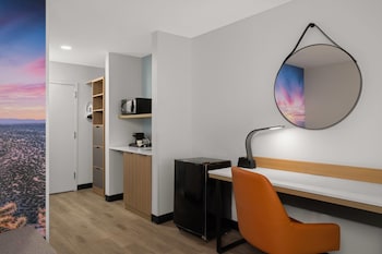 Suite, 1 King Bed, Non Smoking