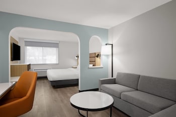 Suite, 1 King Bed, Non Smoking