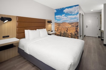 Room, 1 Queen Bed, Hearing Accessible, Non Smoking (Mobility, Bathtub w/ Grab Bars)