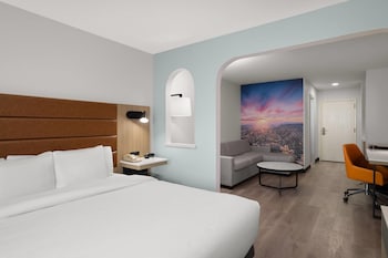 Suite, 1 King Bed, Non Smoking