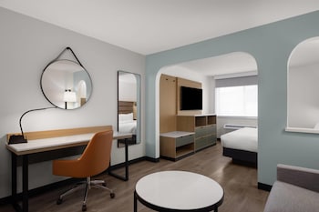 Suite, 1 King Bed, Non Smoking