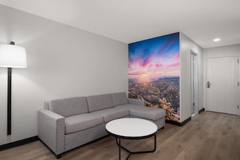 Suite, 1 King Bed, Non Smoking