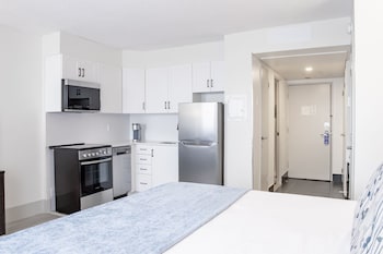 Room, 1 Queen Bed with Sofa bed