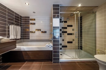 Suite, 1 King Bed, Non Smoking, Refrigerator