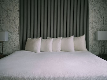 Deluxe Room, 1 King Bed