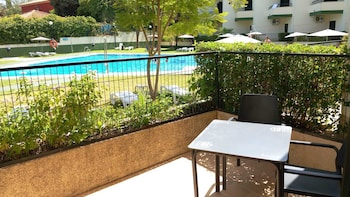 Studio (direct access to pool, 2 people)