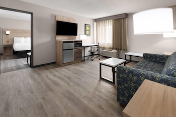 Suite, 1 King Bed, Non Smoking