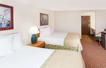 Standard Room, 2 Queen Beds