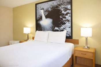 Upgraded, Standard Room, 1 Queen Bed, Jetted Tub