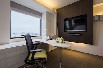 Executive Queen Business Type - Non Smoking, Airweave(Sky View)