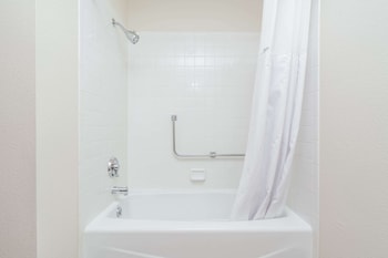Standard Room, 1 Queen Bed, Accessible