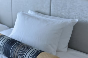 [Late Check-in ONLY after 4PM] Standard Small double, Non-smoking (18sqm)