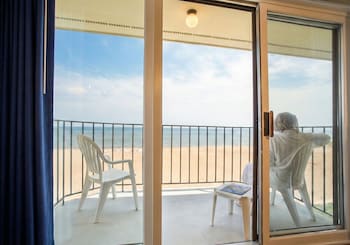Studio, 2 Queen Beds, Balcony, Bay View